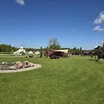 Saare Paadikuela Parque de Campismo *